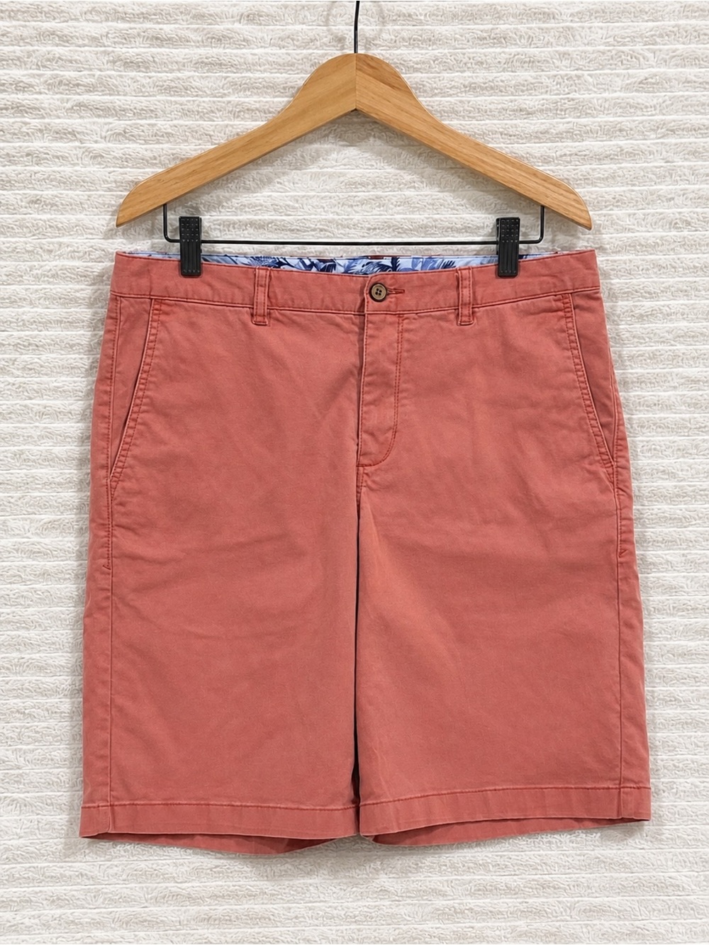 Tommy Bahama Men’s Chino Shorts Salmon Pink Flat Front Casual Size 35